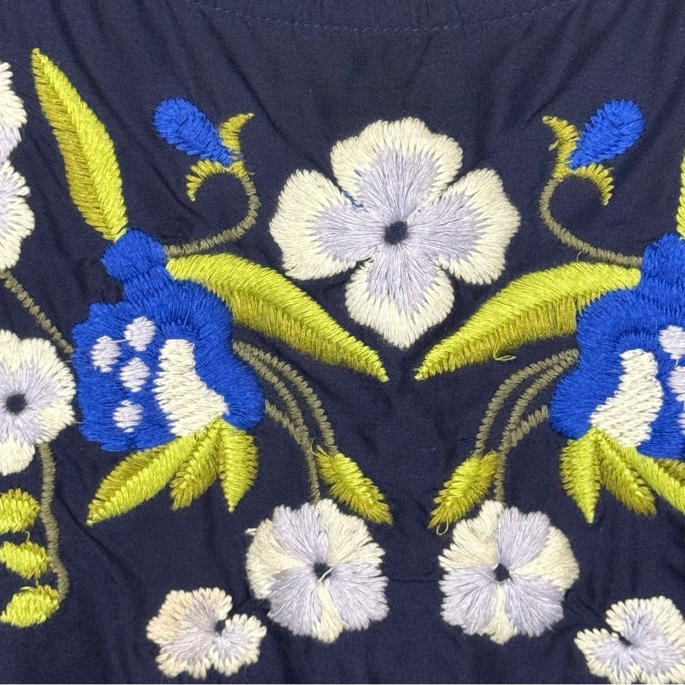 Akemi+Kin Anthropologie Navy Blue Floral Embroidered Tank Top Size Medium - Picture 8 of 10